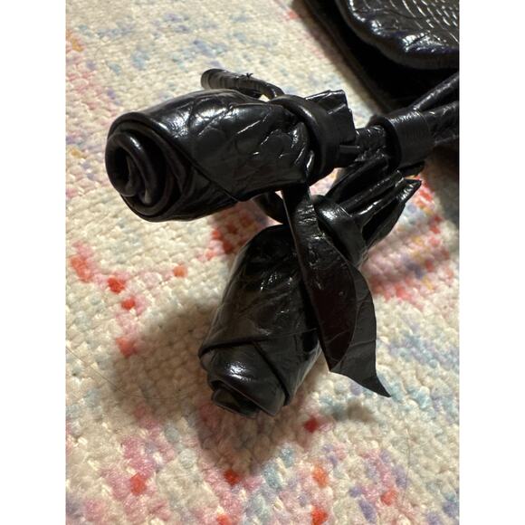 Brahmin Black Croc Embossed Leather Clutch With Roses Bag Charm Wristlet - Picture 5 of 16